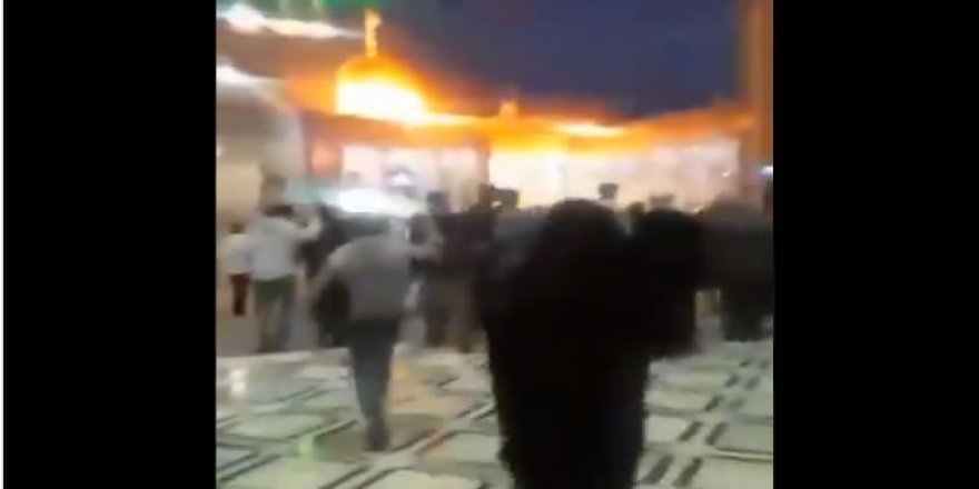 Kum Kentindeki Kapalı Türbenin Kapısını Kırıp İçeri Girdiler