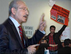 Kılıçdaroğlu'na Kürsüde Alevi Protestosu