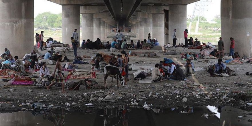 Hindistan'da Göçmen İşçiler Karantina Merkezlerinden Kaçıyor