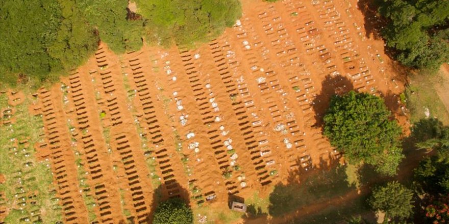 Brezilya'da Koronavirüs Nedeniyle Toplu Mezarlar Kazılıyor