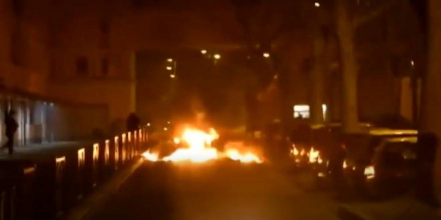 Paris'te Koronavirüse Rağmen Protestolar Büyüyor