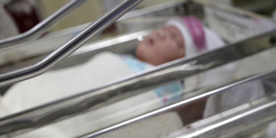 İran'da 800 Gram Ağırlığındaki Bebek Kovid-19'u Yendi