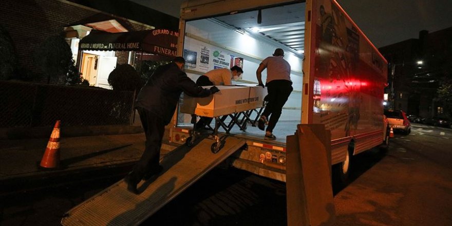 ABD'de Dondurucusuz Kamyonetlere Yerleştirilen Cesetlerin Kokusu Çevreye Yayıldı