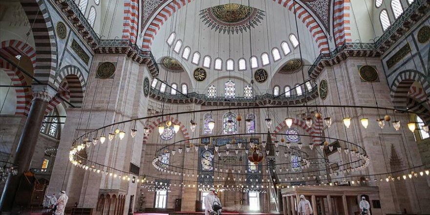 İstanbul'da Cuma Namazı Kılınacak Cami, Mescit ve Açık Alanlar Belirlendi