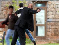 Silâhlı girer, başörtülü giremez