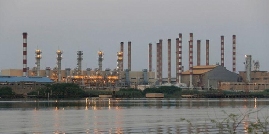 İran'ın Petrol Gelirleri 9 Yılda Yüzde 92 Eridi