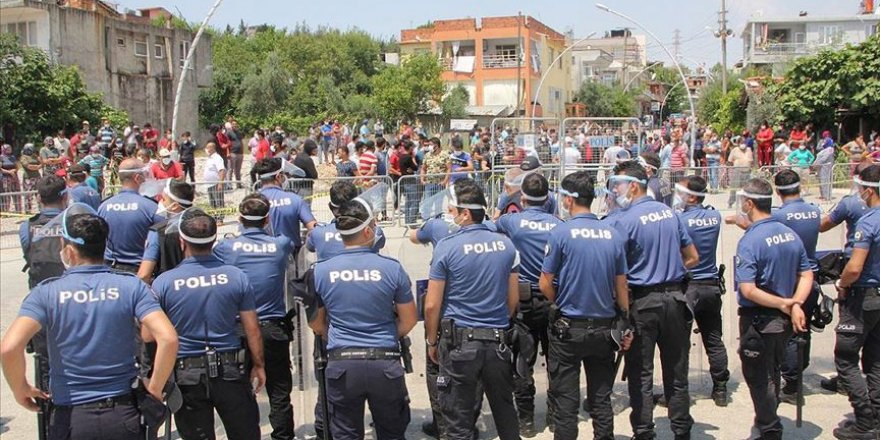 Antalya'da Karantinaya Alınan Mahallede Gerginlik