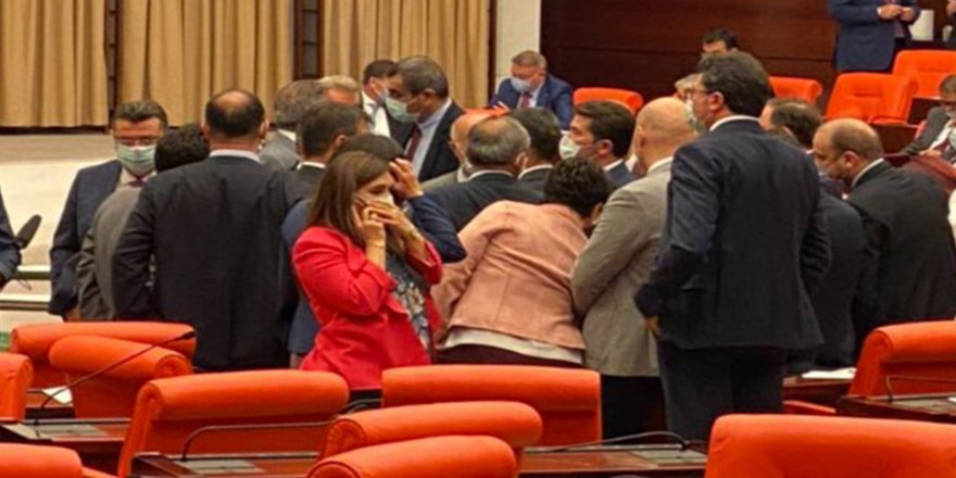 CHP'li Özel'e TBMM'de Yumruklu Saldırı