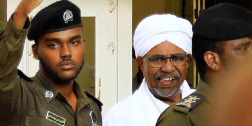 Sudan'da Beşir'e Yakın Yüzlerce Kamu Çalışanının Görevine Son Verildi