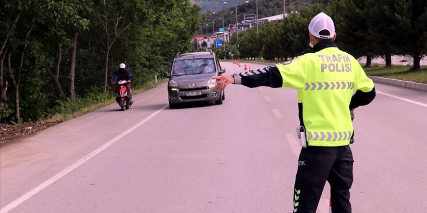 18 Bin Sürücüye 'Cep Telefonu' Cezası