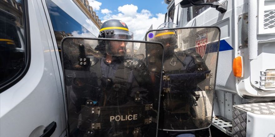 Fransa'da Irkçılık ve Polis Şiddeti Karşıtı Gösteride 26 Kişi Gözaltına Alındı