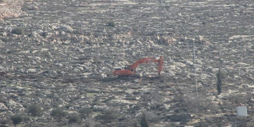 Yahudi Yerleşimciler Calud'da Arazileri Tahrip Ediyorlar