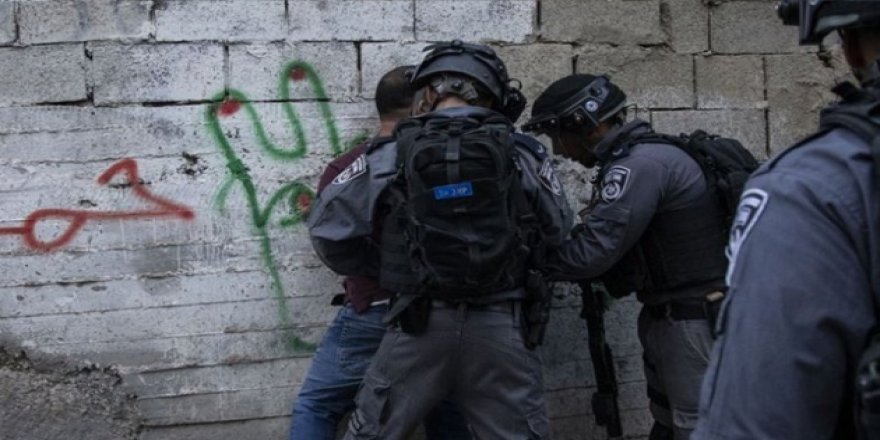 İşgal Güçleri 9 Filistinliyi Gözaltına Aldı