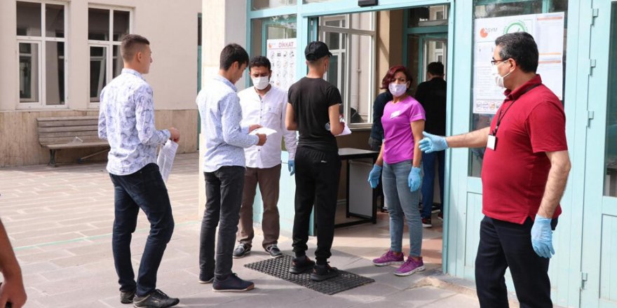Sınava Giren Öğrencide Koronavirüs Çıktı, Tüm Salon Karantinaya Alındı