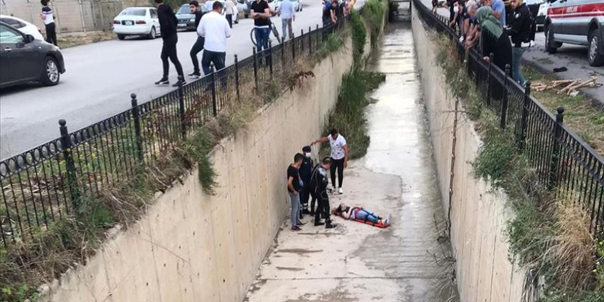 Amasya’da Başıboş Köpeklerin Saldırısına Uğrayan Genç Kız Kanala Düştü