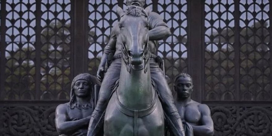 Roosevelt’in Heykeli de Kaldırılıyor