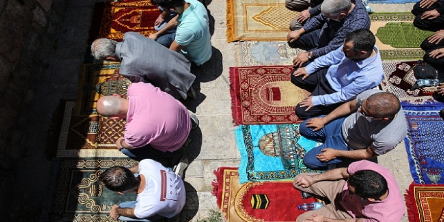 Filistin'de Cuma Namazı Yeniden Askıya Alındı