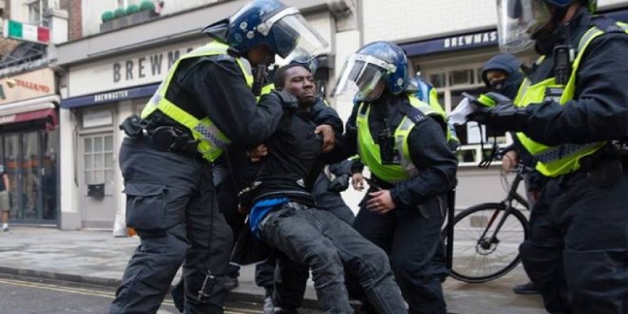 Karantina Avrupa Polisindeki Ayrımcılığı Ortaya Çıkardı