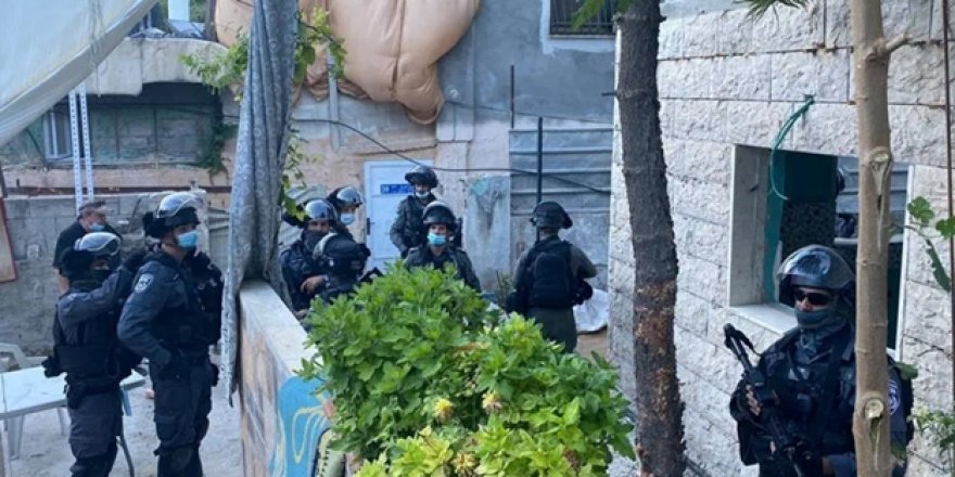 Siyonist İsrail Güçleri 5 Aylık Bebek ve Annesini Tutukladı