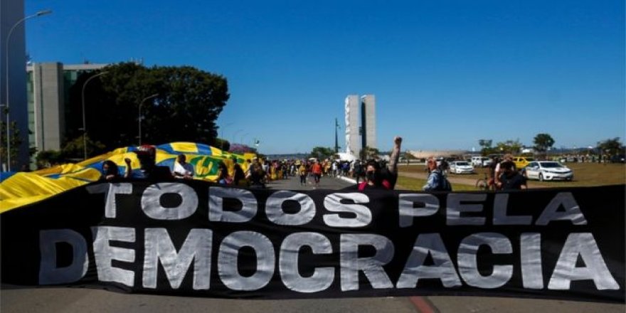 Brezilya'nın Önde Gelen Gazetesi Bolsonaro Karşıtı Kampanya Başlattı