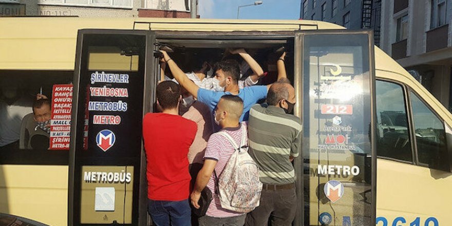 İstanbul'da Minibüslerde Maskeli İzdiham