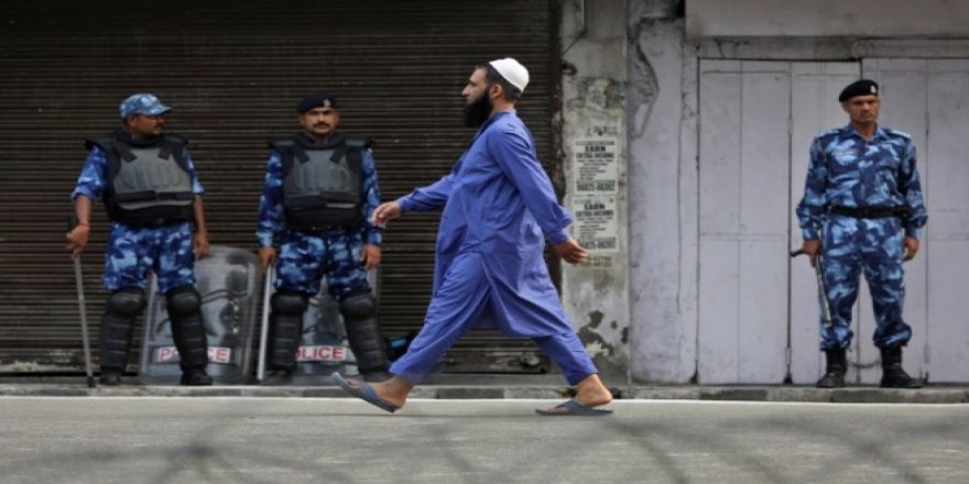 Cammu Keşmir’de Müslümanların Toplanması Yasaklandı, Hindulara İbadet İzni Verildi