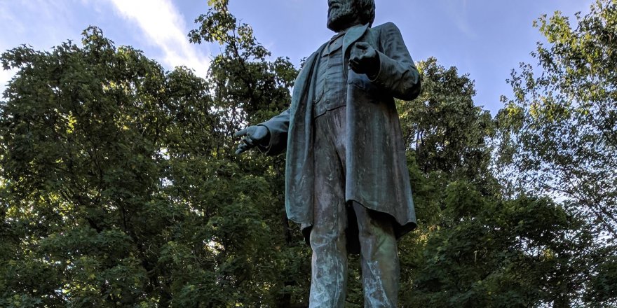 ABD'de Köleliğin Kaldırılmasını Savunan Frederick Douglass'ın Heykeli Parçalandı