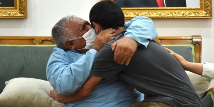 'Evlat Nöbeti' Tutan Bir Aile Daha Çocuğuna Kavuştu