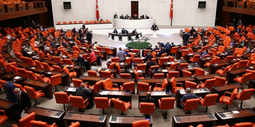 Ayasofya Kararı Meclis'te Ayakta Alkışlandı