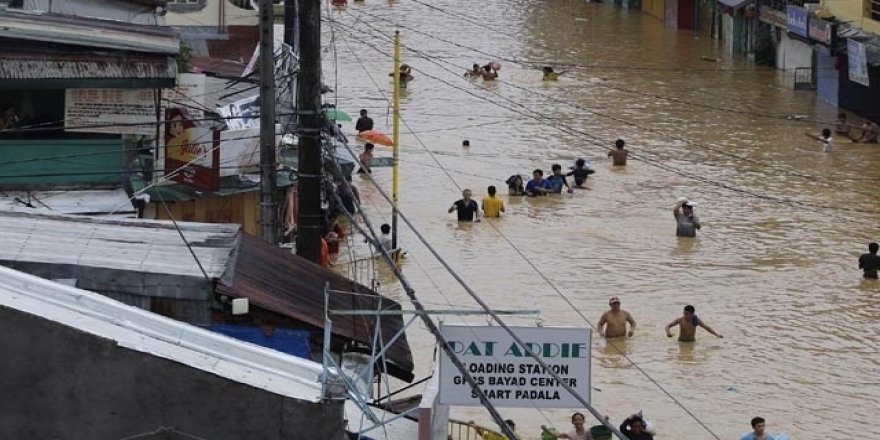 Güney Asya'da Sel ve Heyelanlarda Ölü Sayısı 221'e Yükseldi