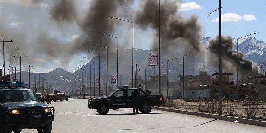 Afganistan'da polis karakoluna saldırı: 7 kişi öldü