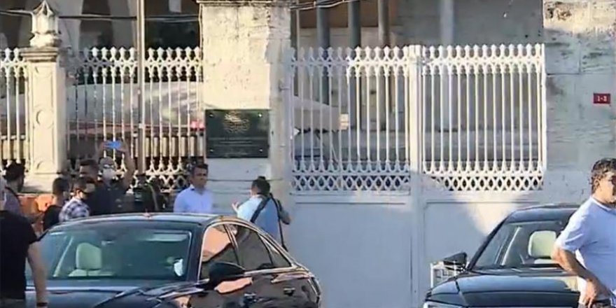 Ayasofya'ya 'Ayasofya-i Kebir Cami-i Şerifi' tabelası asıldı