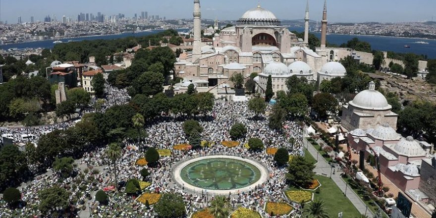 Biz ve onlar.. birbirimize ak ve kara gibi zıd dünyalardayız!