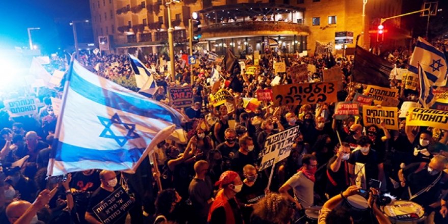 İsrail'de binlerce kişi Netanyahu'nun istifası için sokaklara döküldü