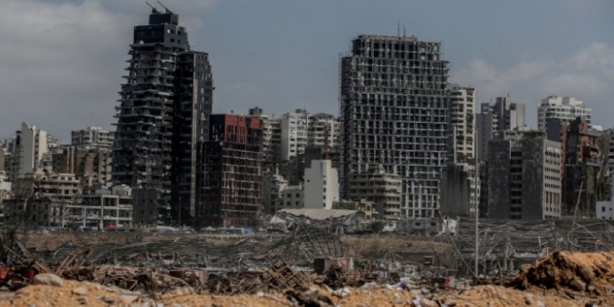 Lübnan'da patlamanın ardından istifalar sürüyor