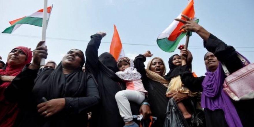 Hindistan'da Hz. Muhammed'e yönelik hakaret içerikli mesaj protestolara yol açtı