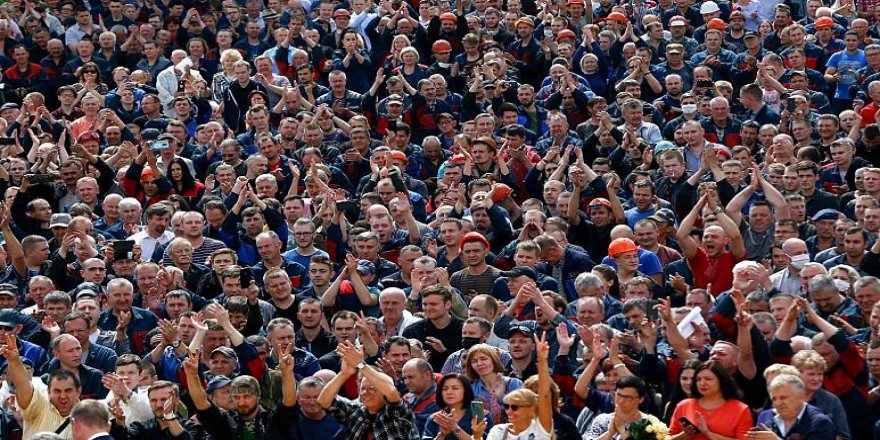 Minsk'te 20 bin eylemcinin hedefindeki Lukaşenko: Yem olmayın