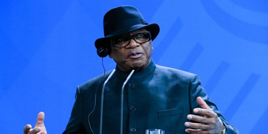 Askeri darbe girişimiyle alıkonulan Mali Cumhurbaşkanı istifa ettiğini açıkladı