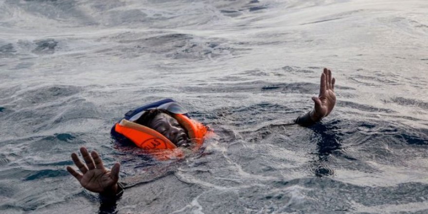 Libya açıklarında göçmen teknesi battı: 5'i çocuk en az 45 ölü