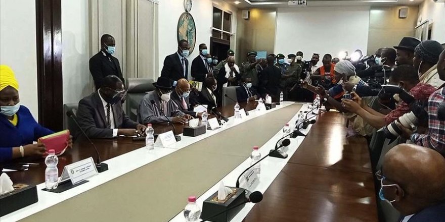 Batı Afrikalı liderler Mali'de taraflarla görüştü