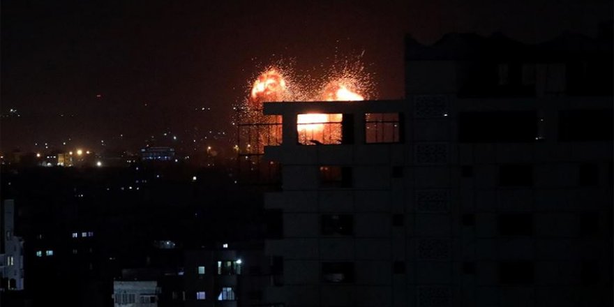 Siyonist İsrail Gazze'de Hamas'a ait bazı noktaları vurdu