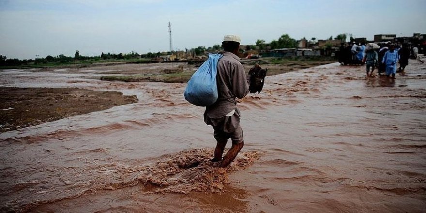 Pakistan’da seller nedeniyle 90 kişi hayatını kaybetti