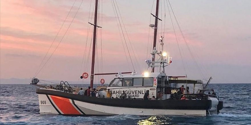 Çanakkale açıklarında tekneleri sürüklenen 145 göçmen kurtarıldı