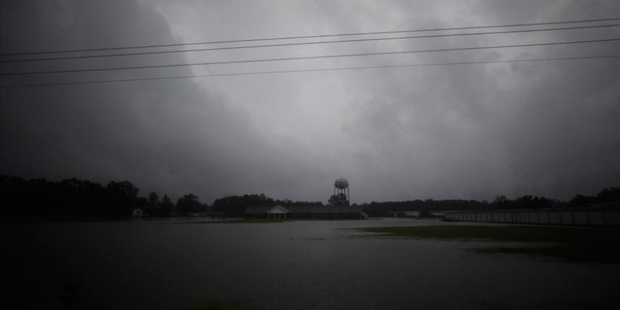 Laura kasırgası ABD'de 3 kişinin ölümüne neden oldu