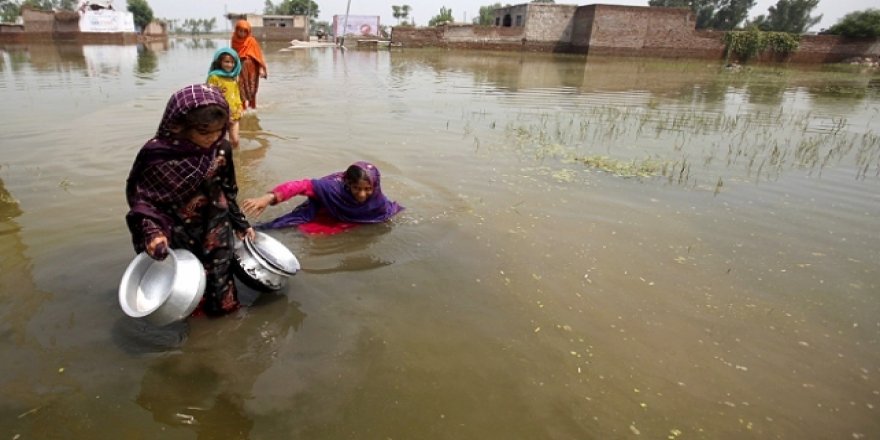 Pakistan'daki şiddetli yağışlarda ölü sayısı 34'e yükseldi