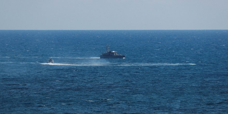 İtalya açıklarında göçmen botu alev aldı
