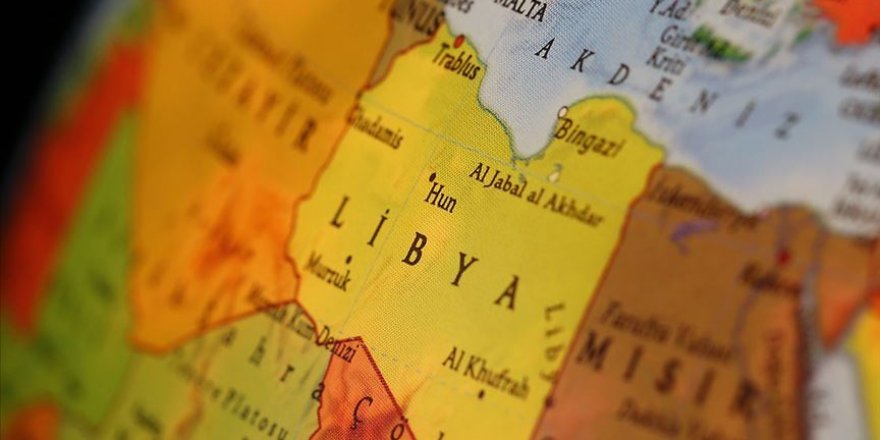 Libya'da Hafter milisleri, Ras Lanuf Limanı'ndaki bir gemiye saldırdı