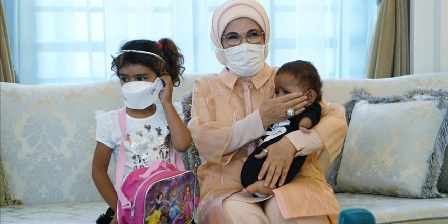 Emine Erdoğan'dan Suriyeli Muhammed bebeğe şefkat eli