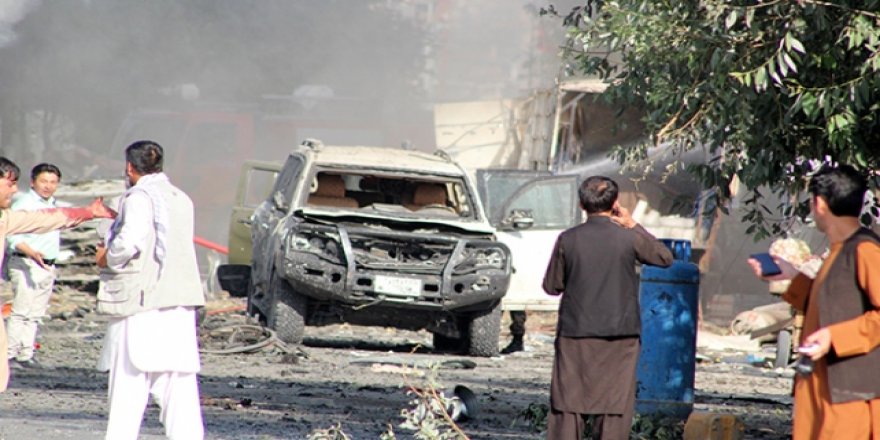 Afganistan Cumhurbaşkanı Yardımcısı'nın konvoyuna saldırı: 2 ölü