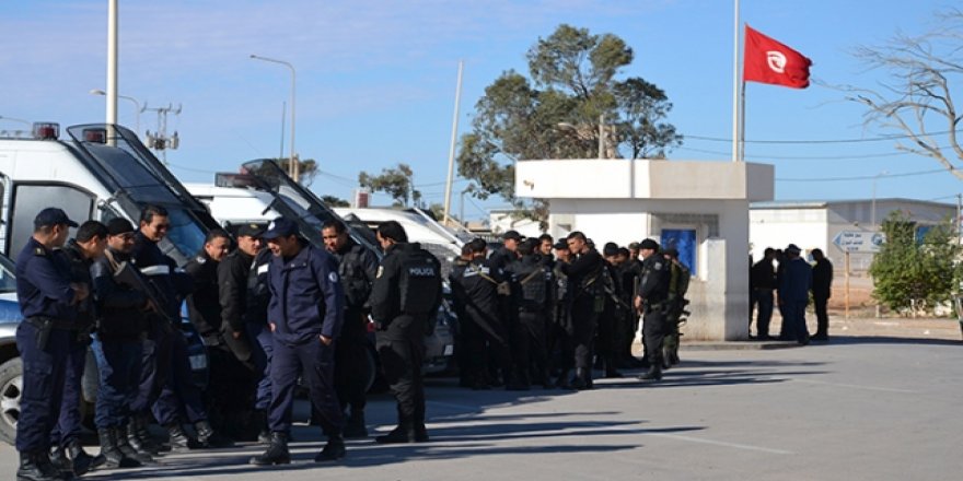 Tunus'ta Ras Cedir Sınır Kapısı trafiğe kapatıldı